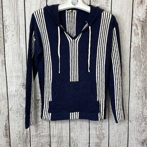 Rip Curl pullover hoodie with pocket. Size small.​​​